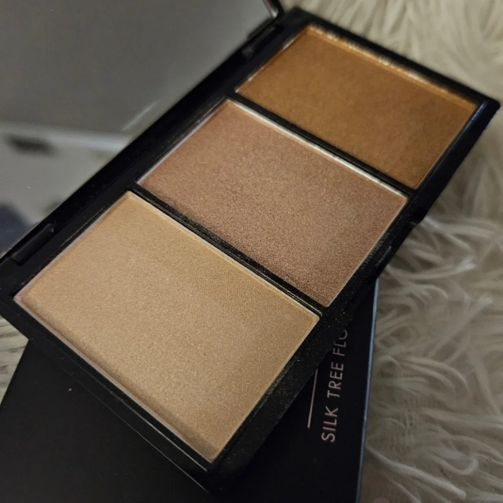 🆕 K❤️Voss Luminous Highlighter Palette - Heye Lighter